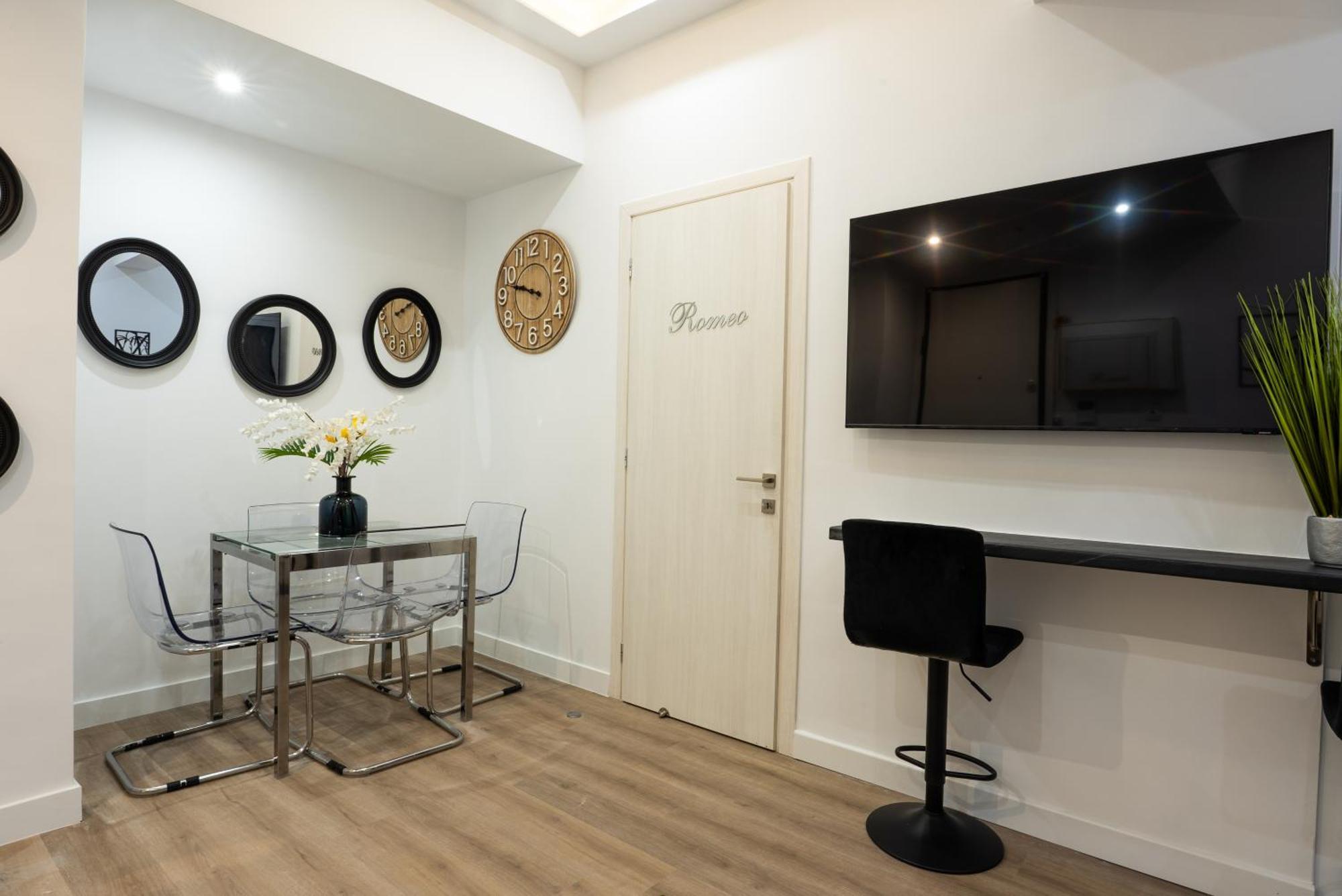 Apartment Romeo & Juliet In The Heart Of Athens